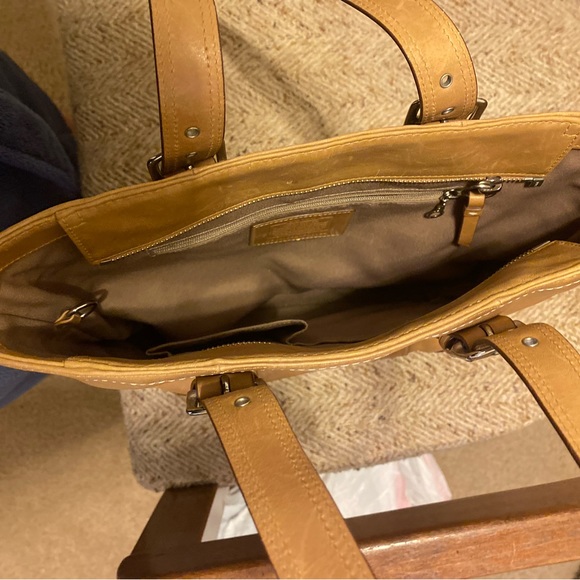 Coach authentic leather purse used very little, like new inside and outside. - Picture 5 of 15